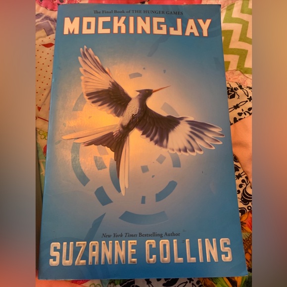 Hunger games book series - Picture 4 of 4